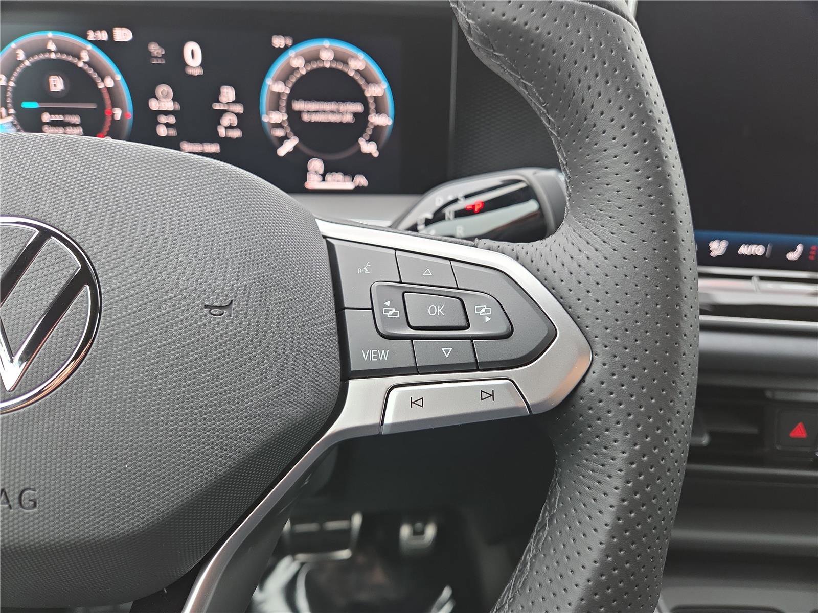 New 2026 Volkswagen Tiguan SE R-Line image 17