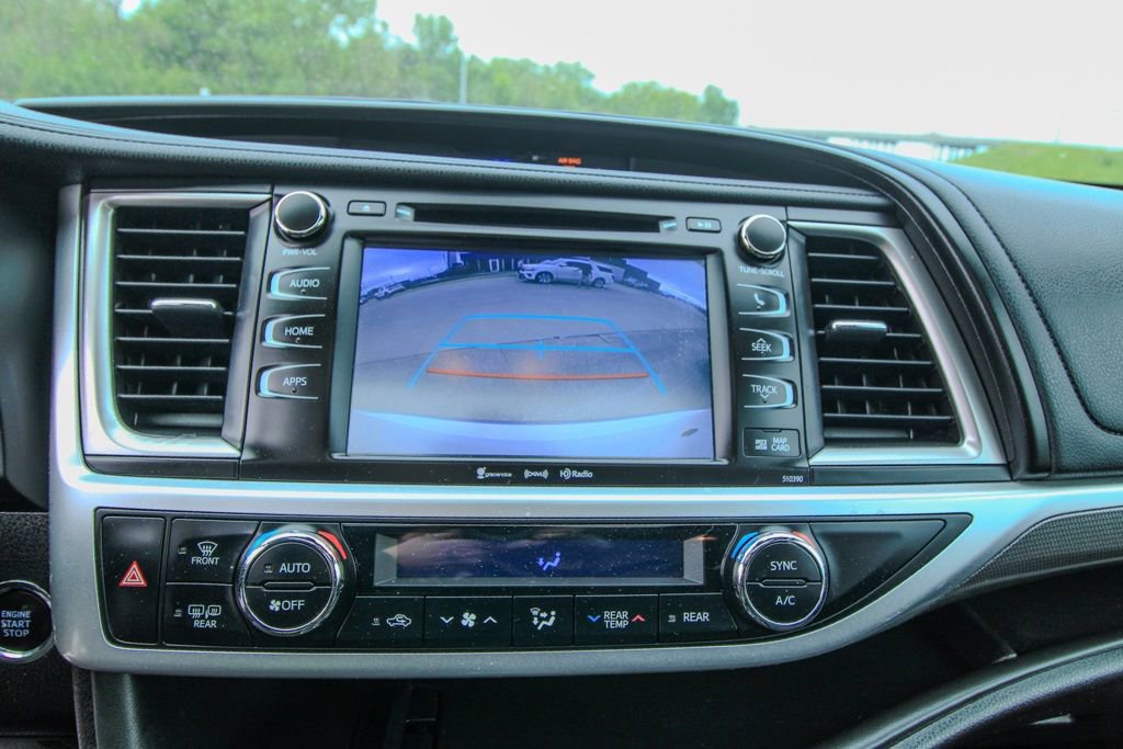 Used 2019 Toyota Highlander SE w/ Nightshade Edition AWD/4WD image 30