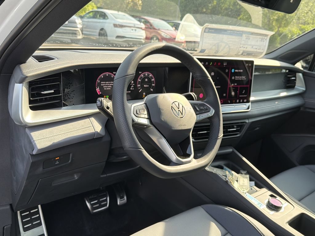 New 2026 Volkswagen Tiguan SE R-Line FWD image 10