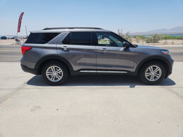 Used 2022 Ford Explorer XLT w/ Equipment Group 202A image 4