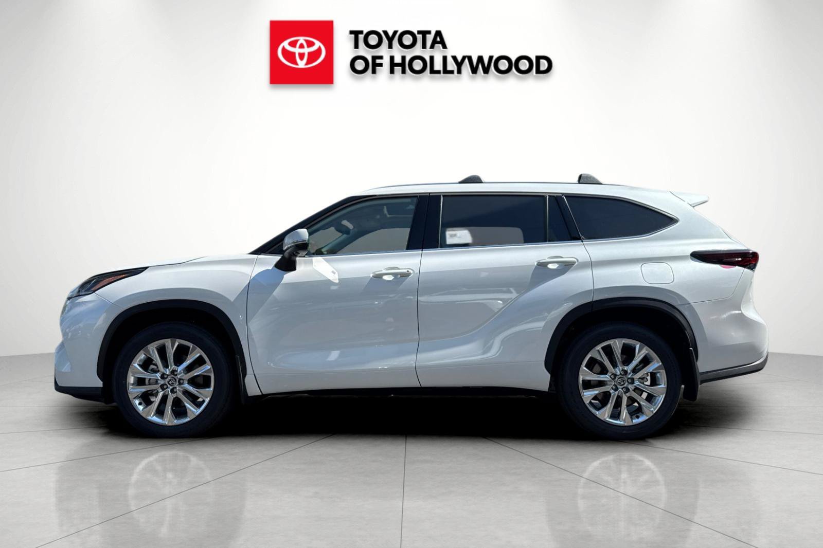 New 2026 Toyota Highlander Limited AWD/4WD image 9