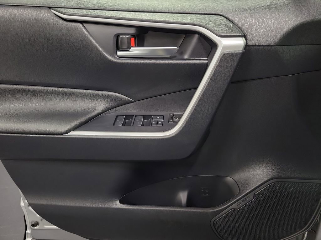 Used 2025 Toyota RAV4 XLE image 22