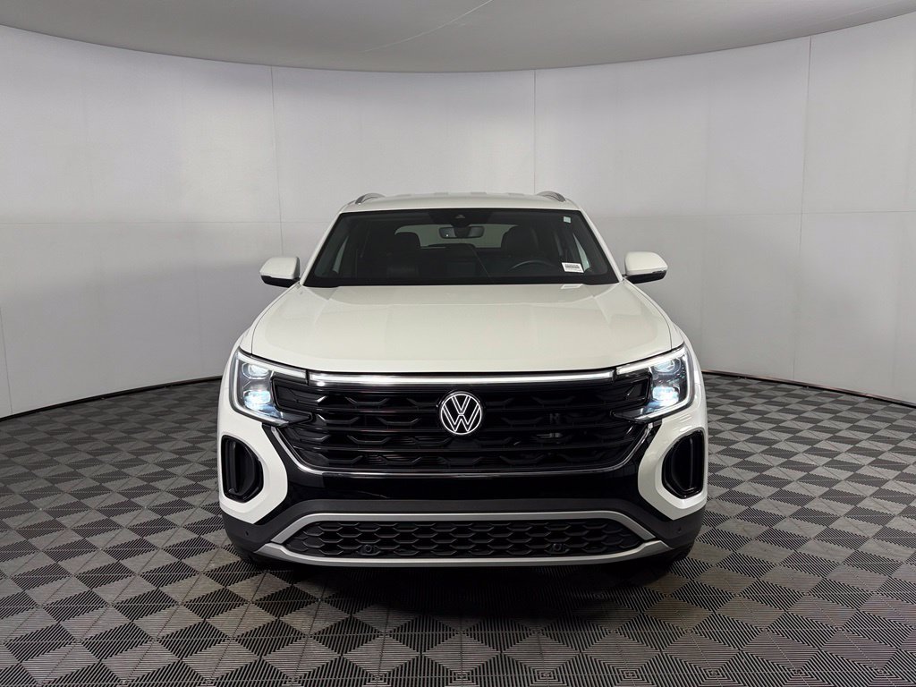 Used 2026 Volkswagen Atlas Cross Sport SE FWD image 2