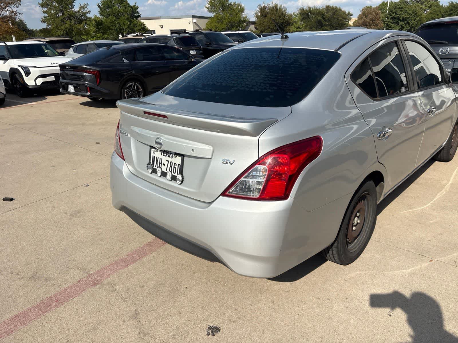 Used 2019 Nissan Versa SV FWD image 3