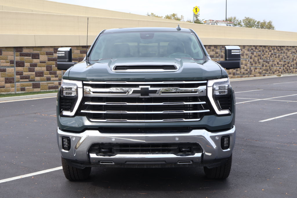 New 2026 Chevrolet Silverado 2500 LTZ w/ LTZ Premium Package AWD/4WD image 2