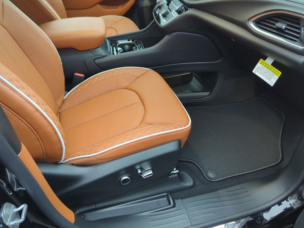 New 2026 Chrysler Pacifica Pinnacle w/ Trailer Tow Group image 49