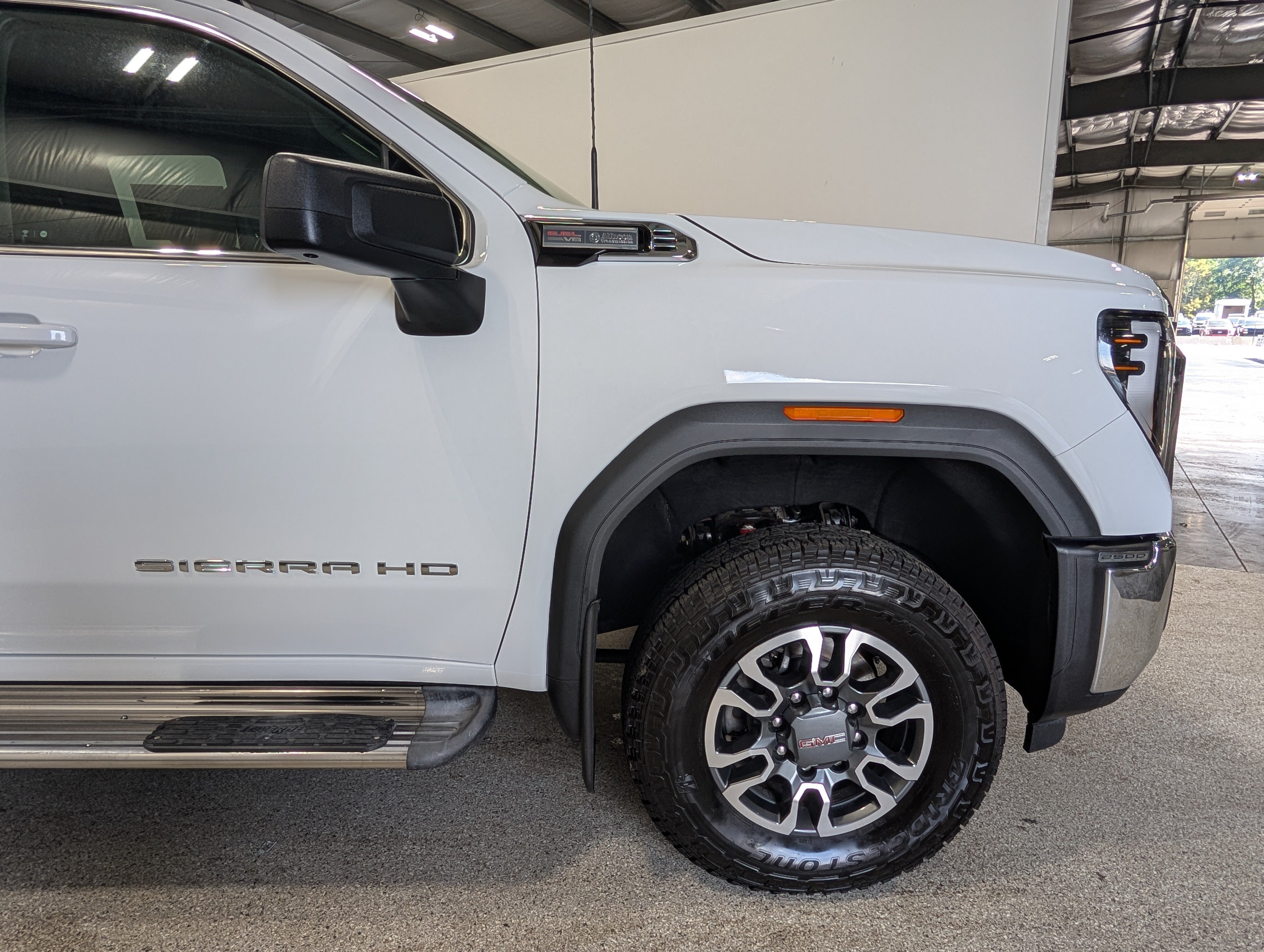 Used 2024 GMC Sierra 2500 SLE w/ SLE Convenience Package AWD/4WD image 11