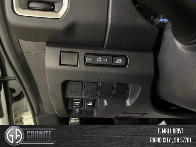 Used 2024 Nissan Frontier SV image 32