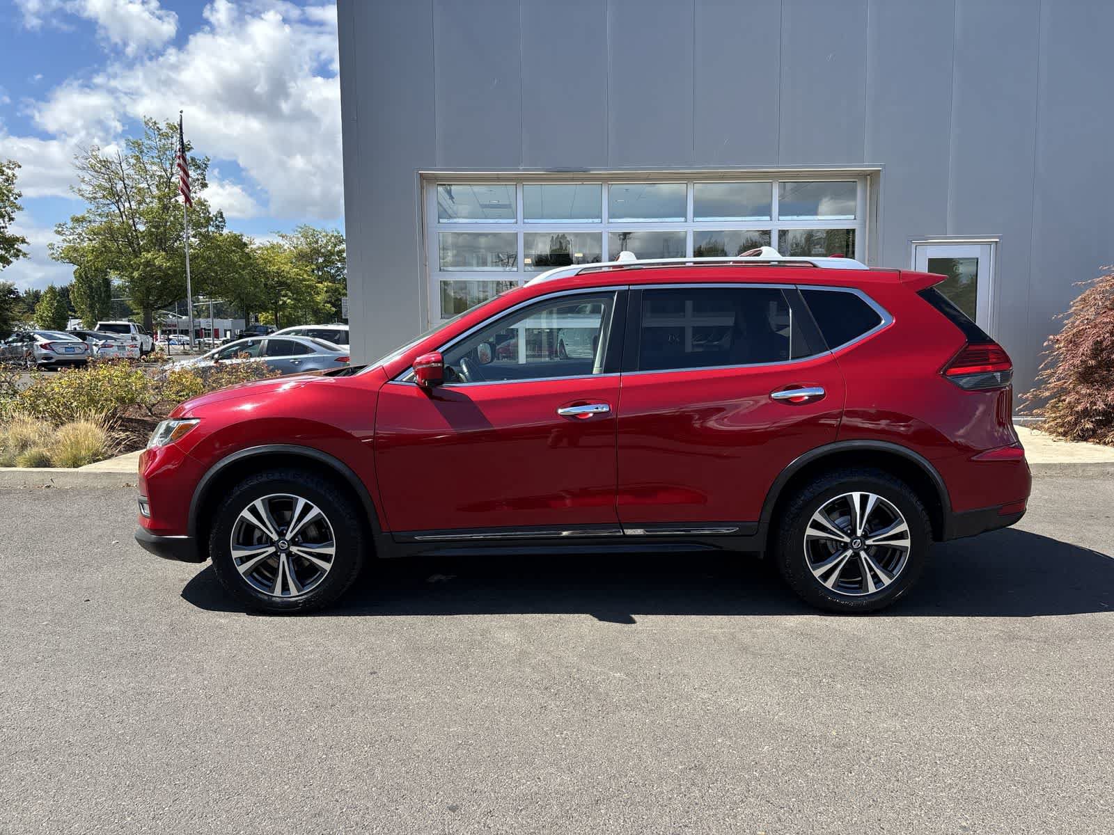 Used 2017 Nissan Rogue SL AWD/4WD image 2