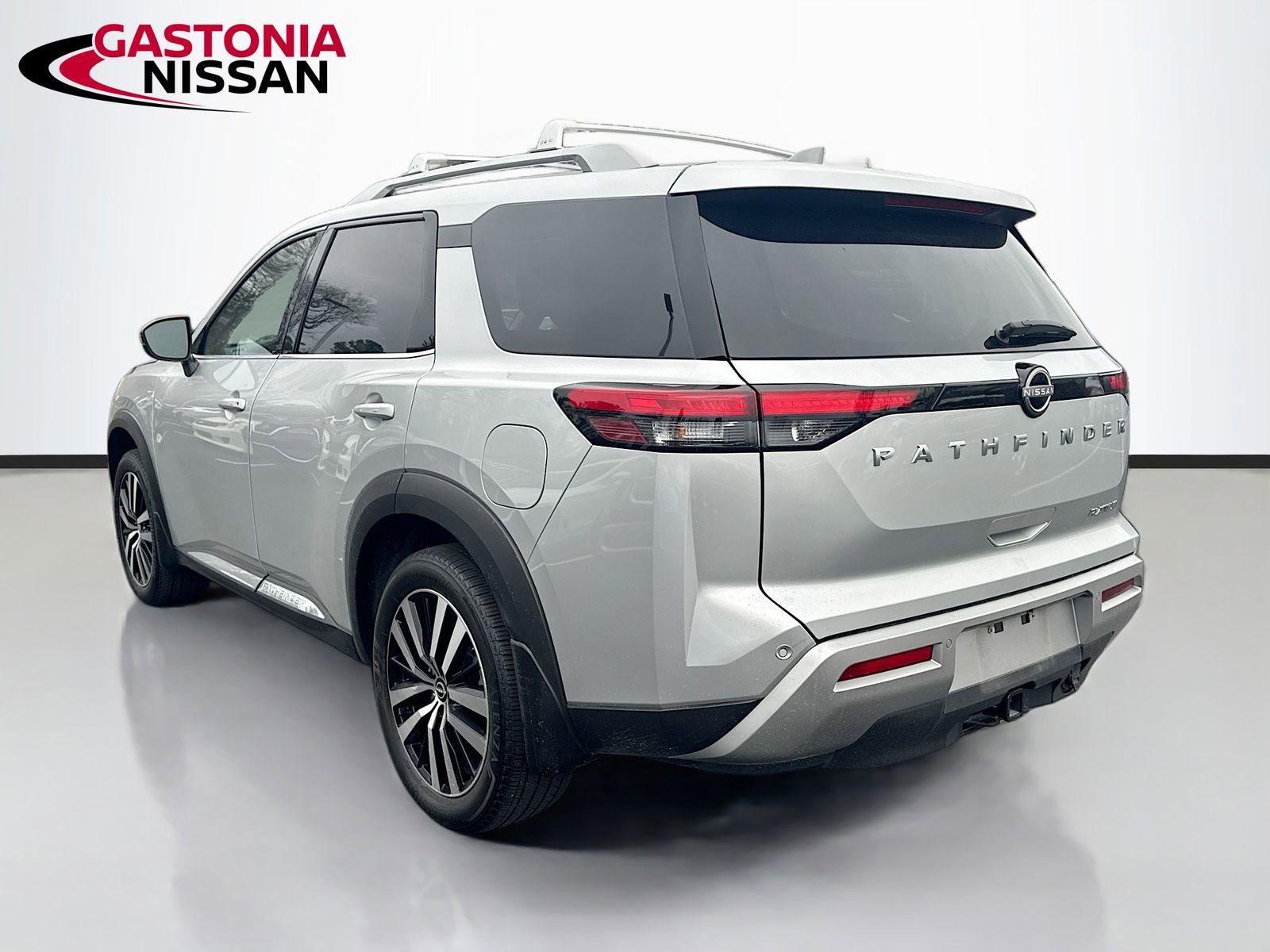 Used 2025 Nissan Pathfinder Platinum w/ Cargo Package image 6