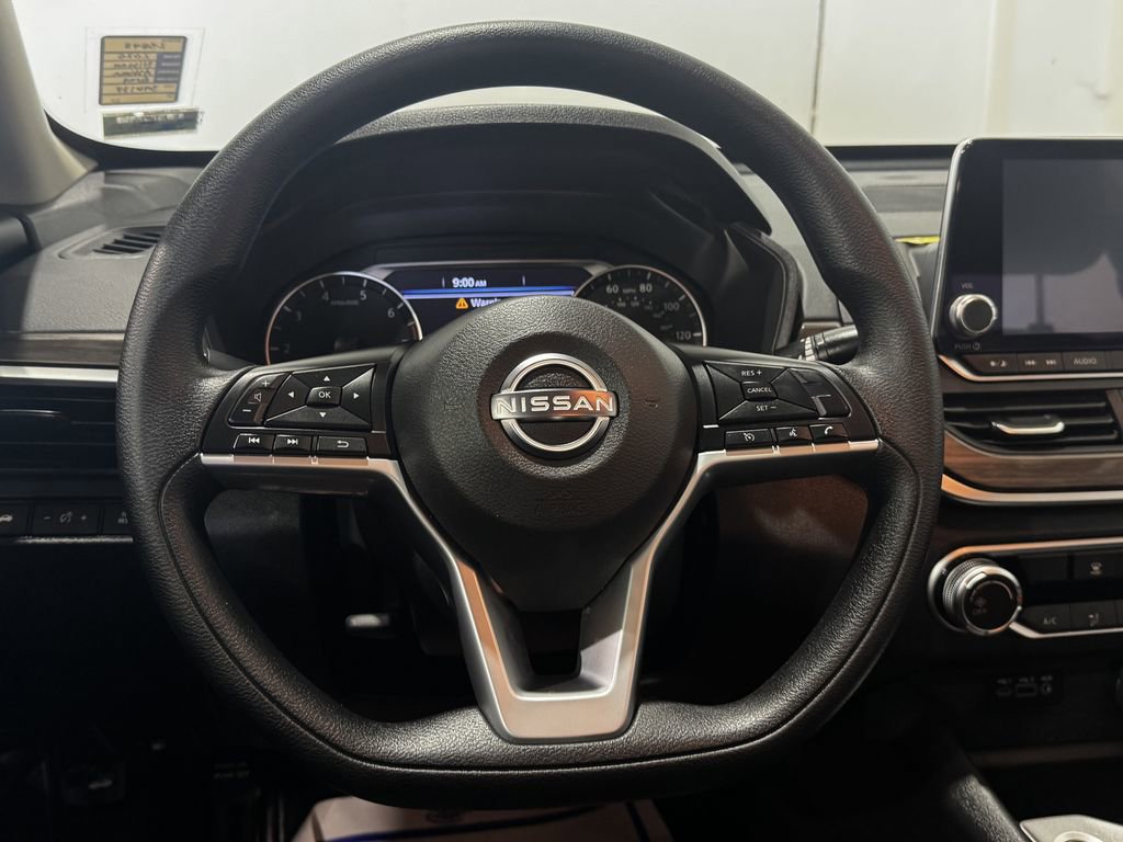 Used 2025 Nissan Altima 2.5 SV image 4