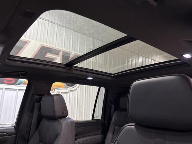 Used 2023 Chevrolet Suburban RST w/ Luxury Package image 18