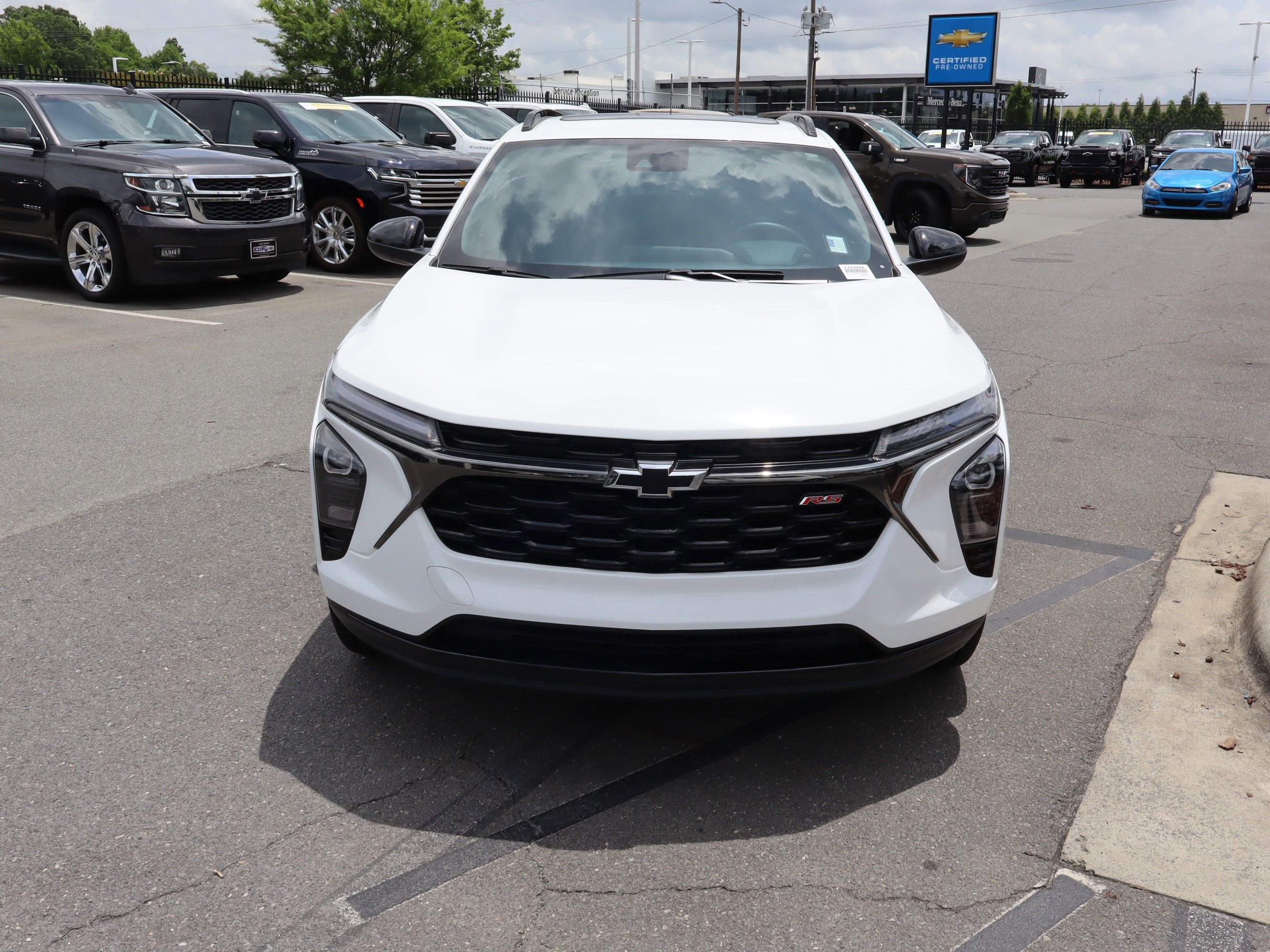 Certified 2024 Chevrolet Trax RS w/ Sunroof Package FWD image 3
