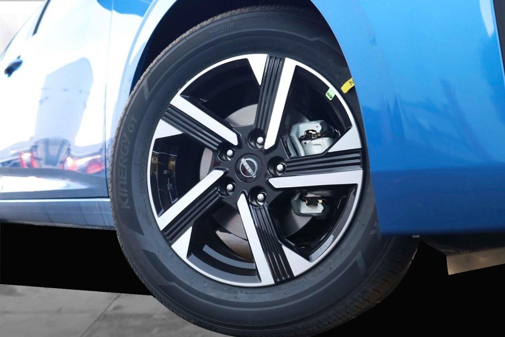 New 2025 Nissan Sentra SV image 3