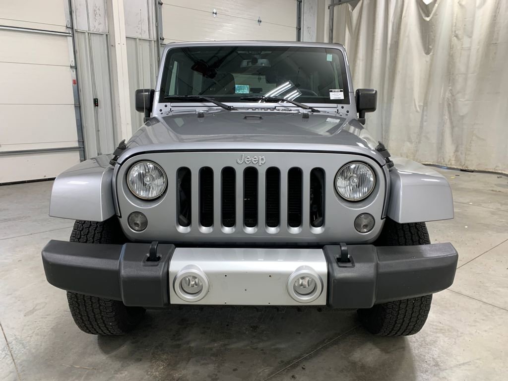 Used 2015 Jeep Wrangler Unlimited Sahara w/ Connectivity Group AWD/4WD image 14