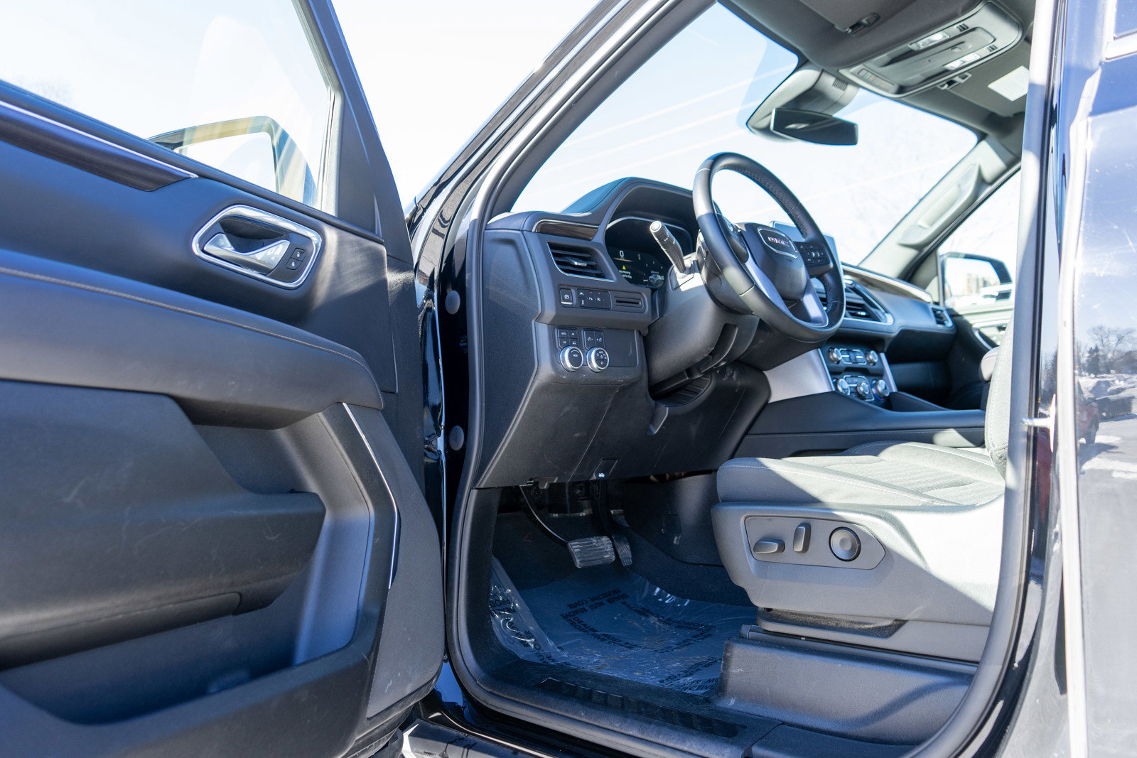 Used 2023 GMC Yukon SLE image 13