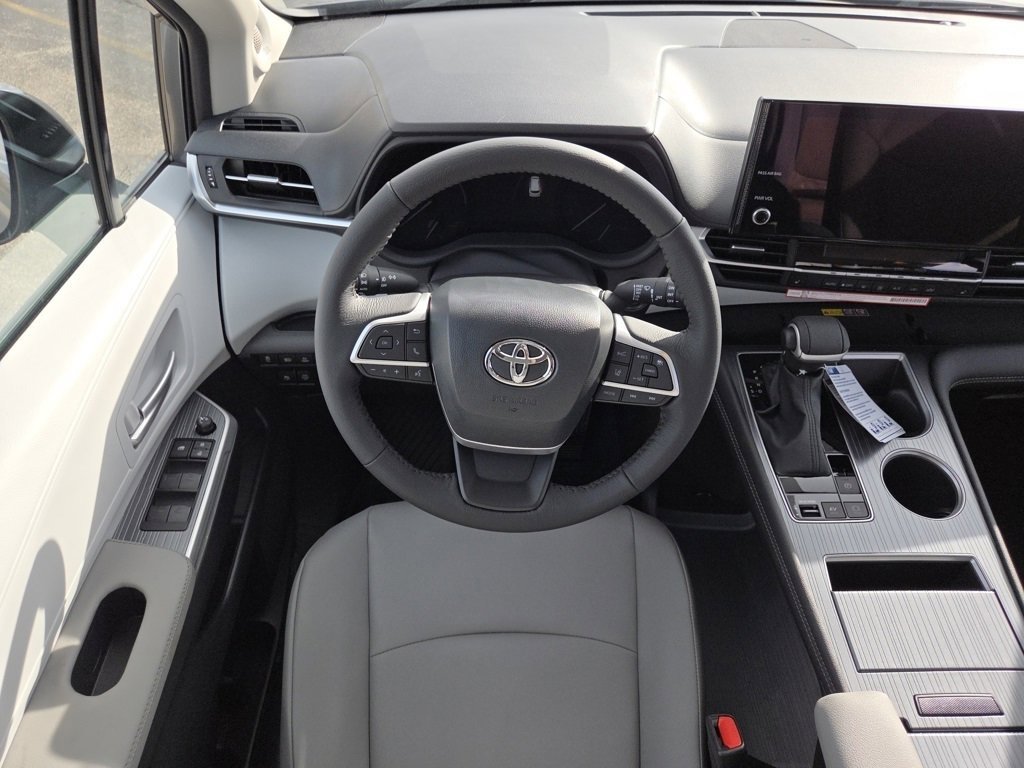New 2026 Toyota Sienna XLE image 4