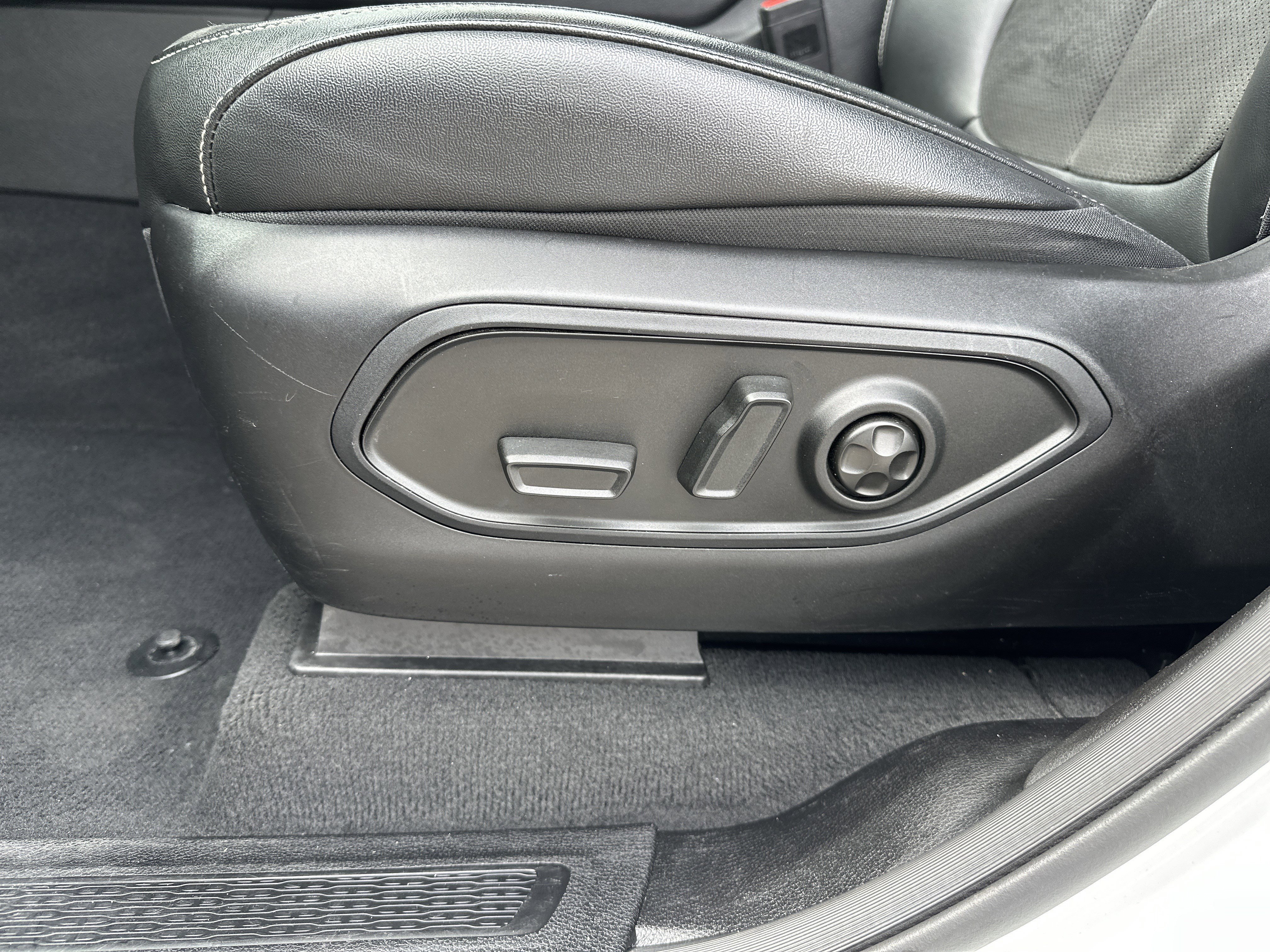 Used 2023 Jeep Grand Cherokee Altitude image 10