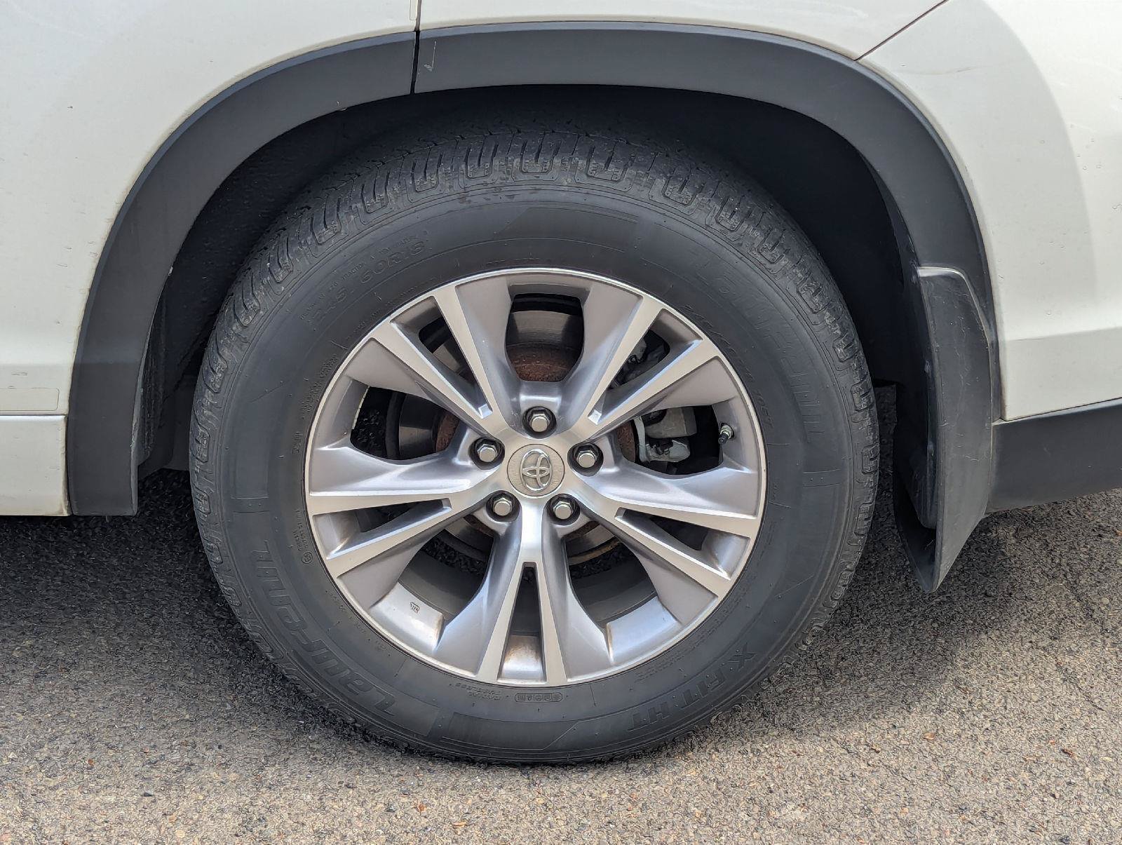 Used 2015 Toyota Highlander XLE AWD/4WD image 3