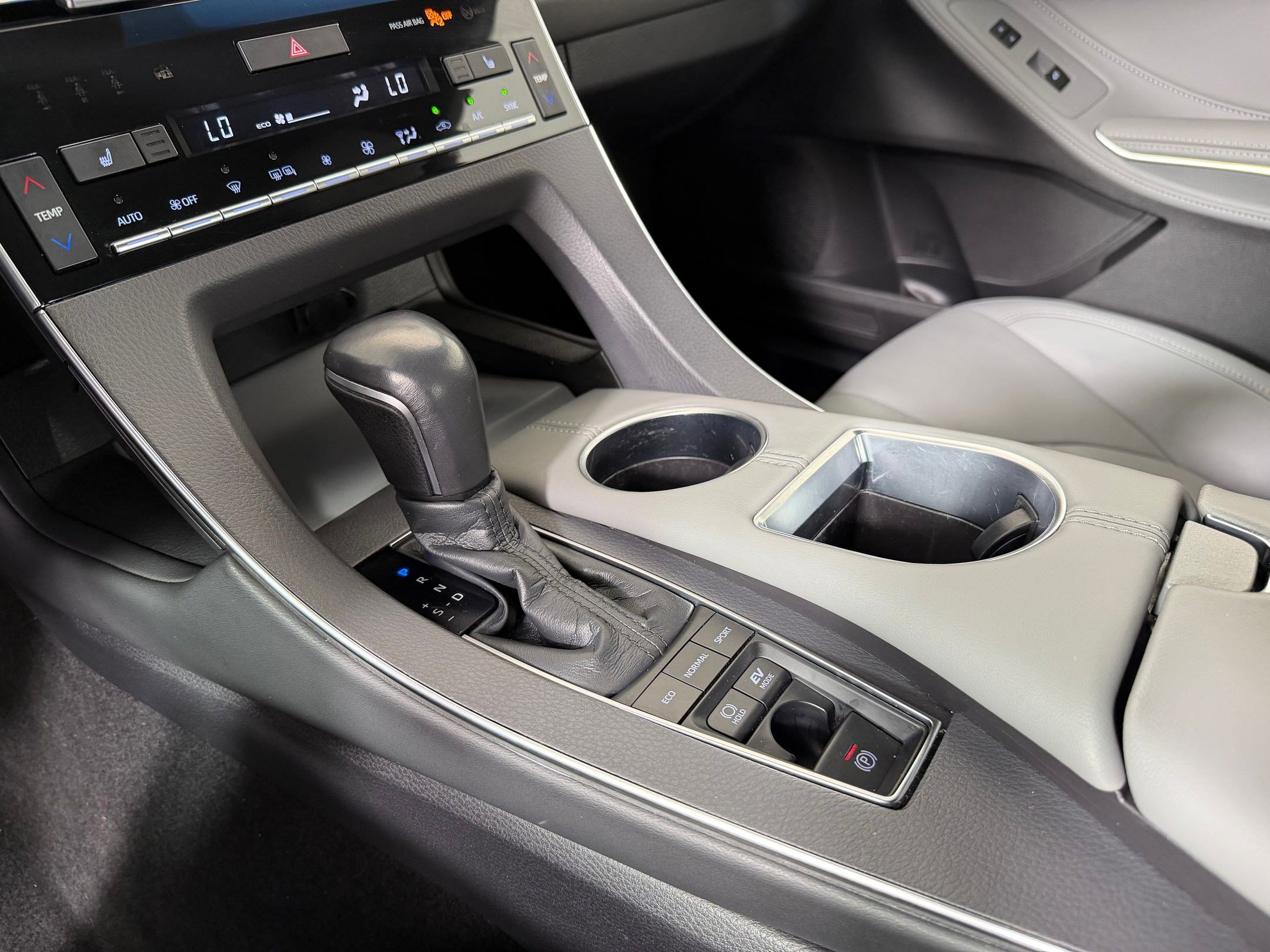 Used 2020 Toyota Avalon XLE w/ Moonroof Package FWD image 16