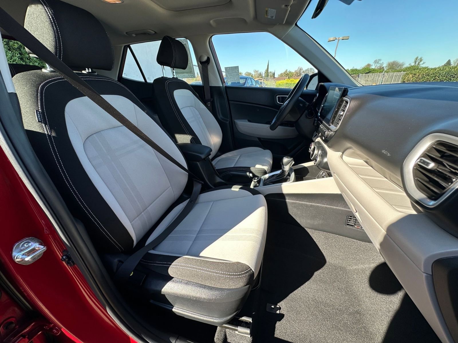 Used 2025 Hyundai Venue SEL FWD image 38