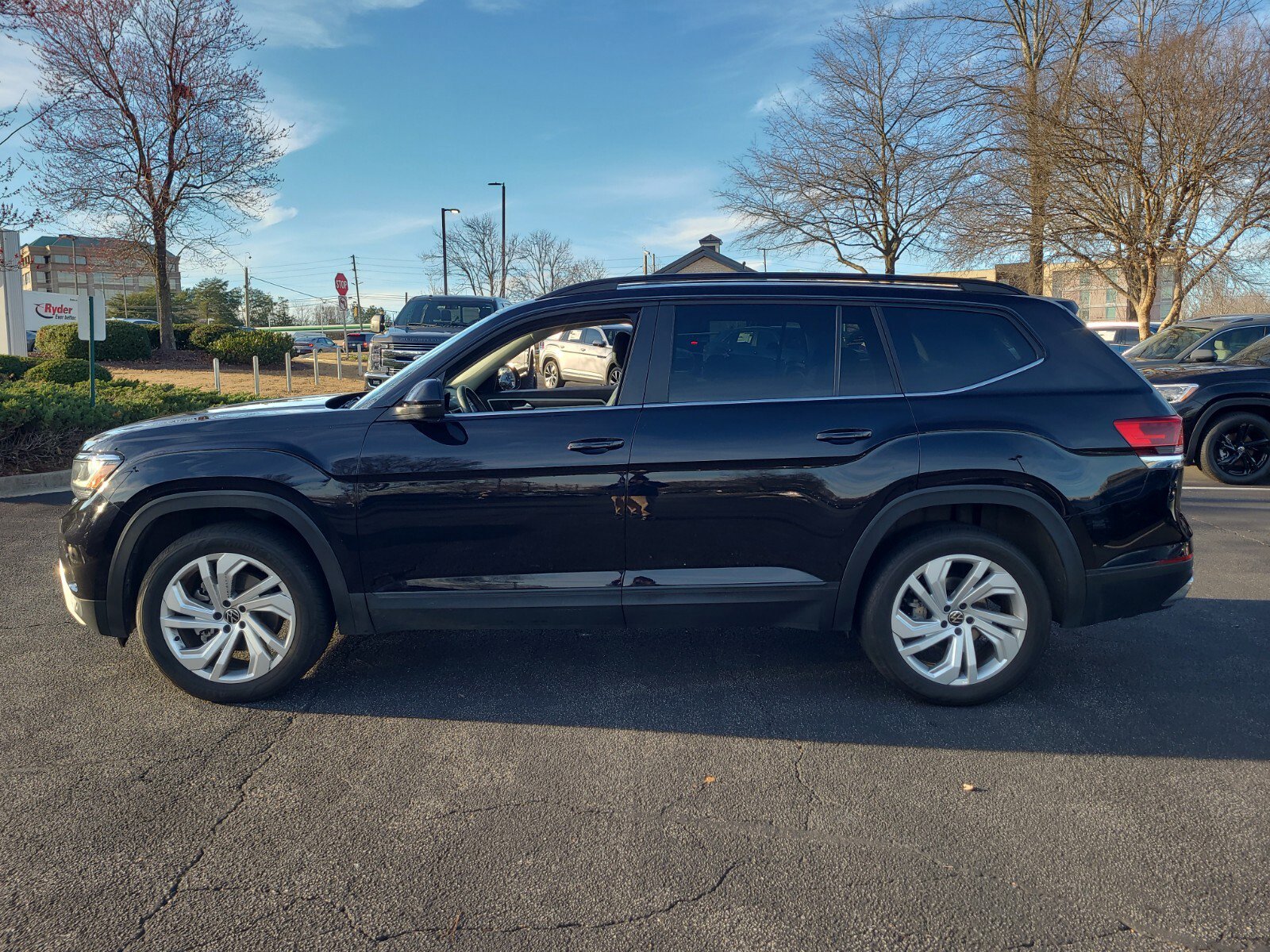 Certified 2023 Volkswagen Atlas SE image 8