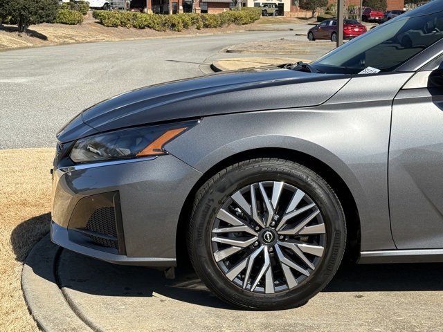 Used 2024 Nissan Altima 2.5 SV image 12