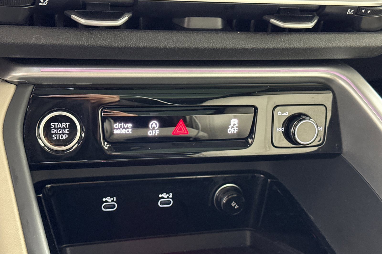 Used 2025 Audi Q5 Premium w/ Convenience Package image 19