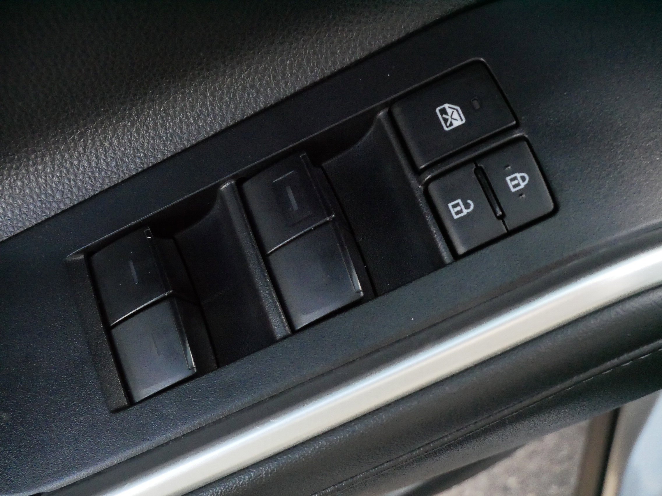 Used 2022 Toyota Highlander LE image 19