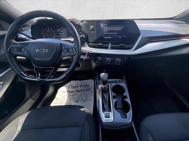 Used 2025 Chevrolet Trax RS w/ Sunroof Package FWD image 16