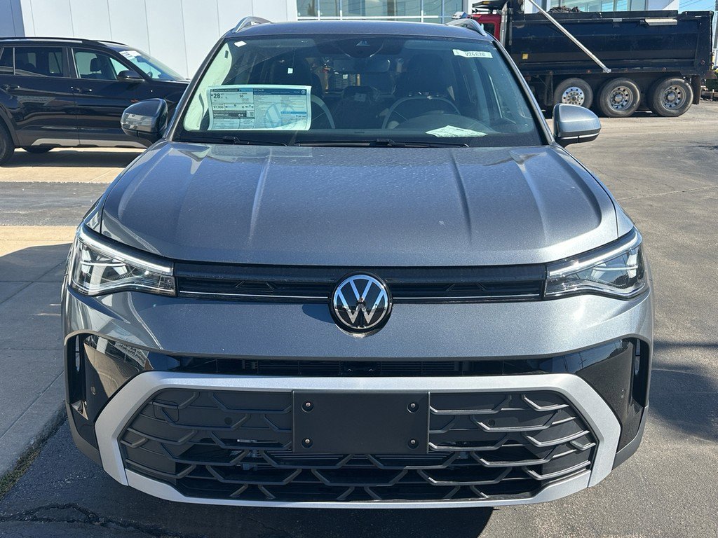 New 2025 Volkswagen Taos SE image 5