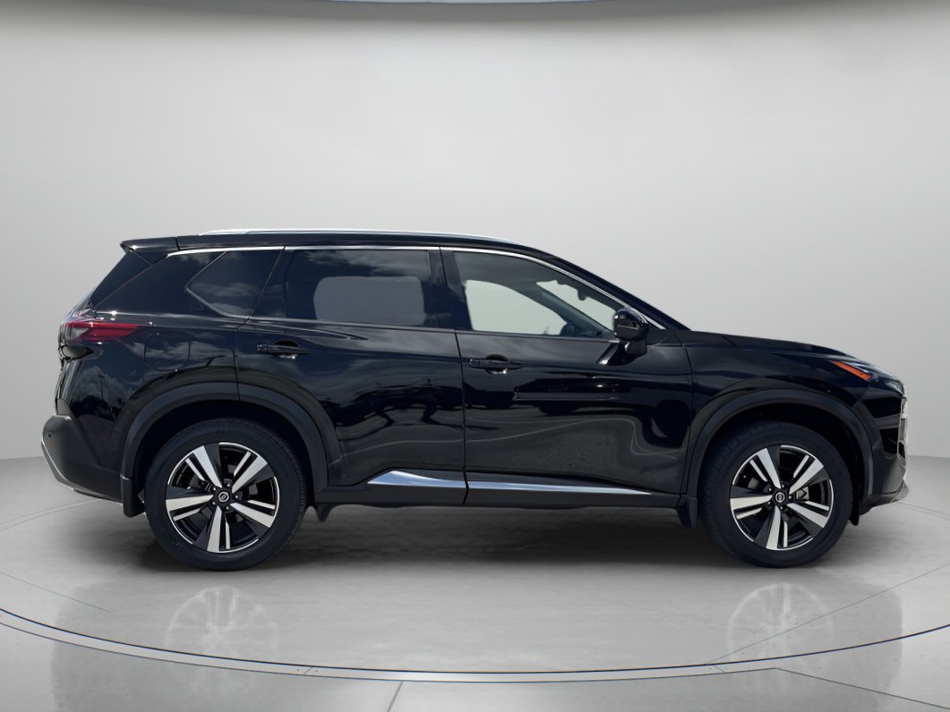Used 2021 Nissan Rogue Platinum FWD image 2