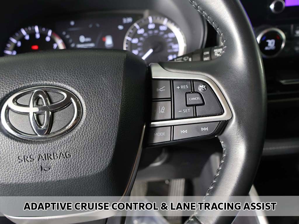 Used 2024 Toyota Highlander LE image 3