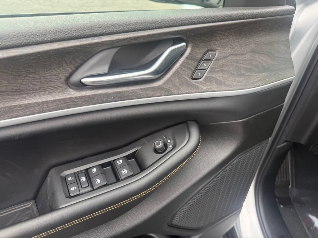 New 2026 Jeep Grand Cherokee L Limited AWD/4WD image 12