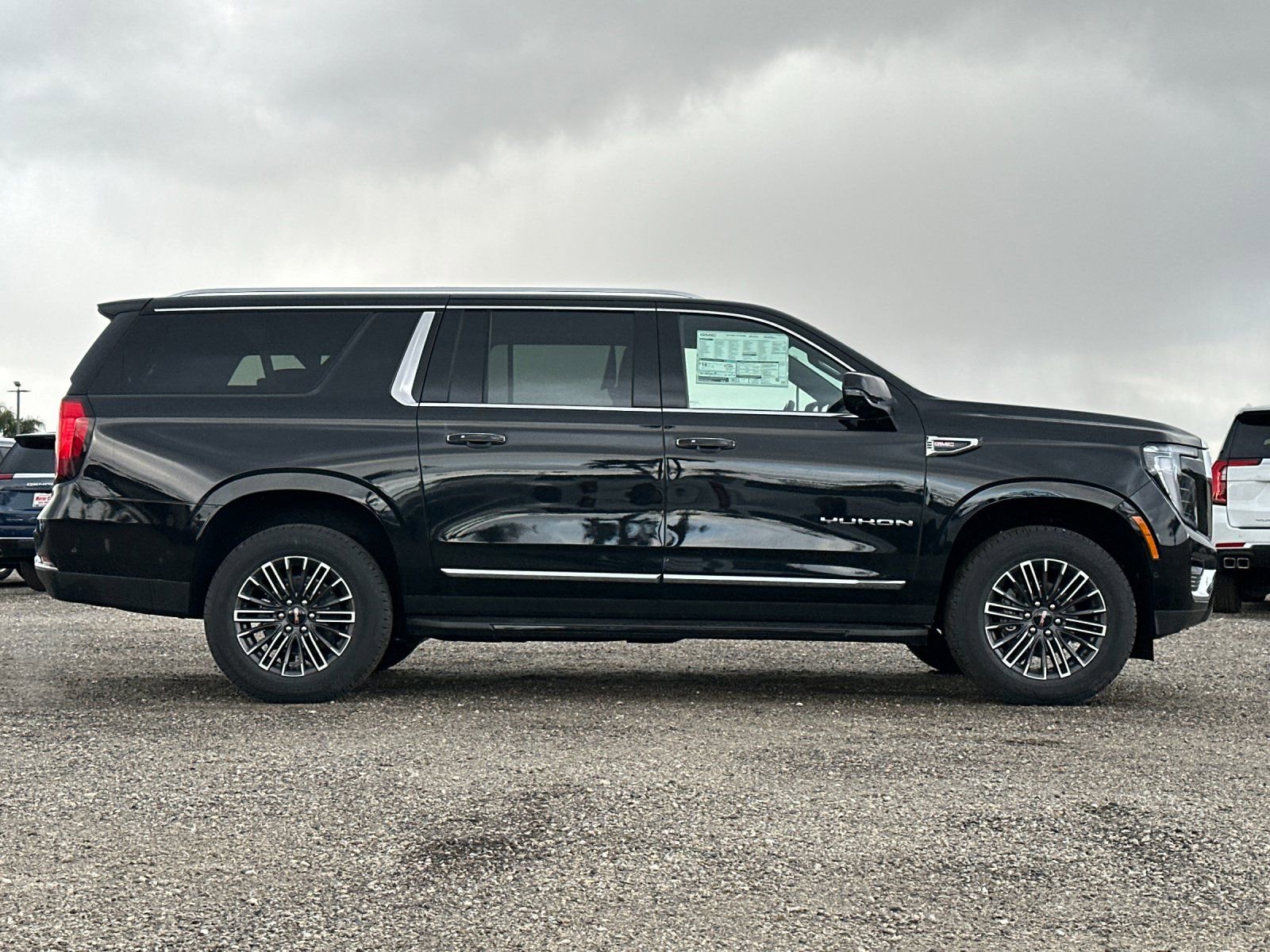 New 2026 GMC Yukon XL Elevation w/ Elevation Premium Package AWD/4WD video 3