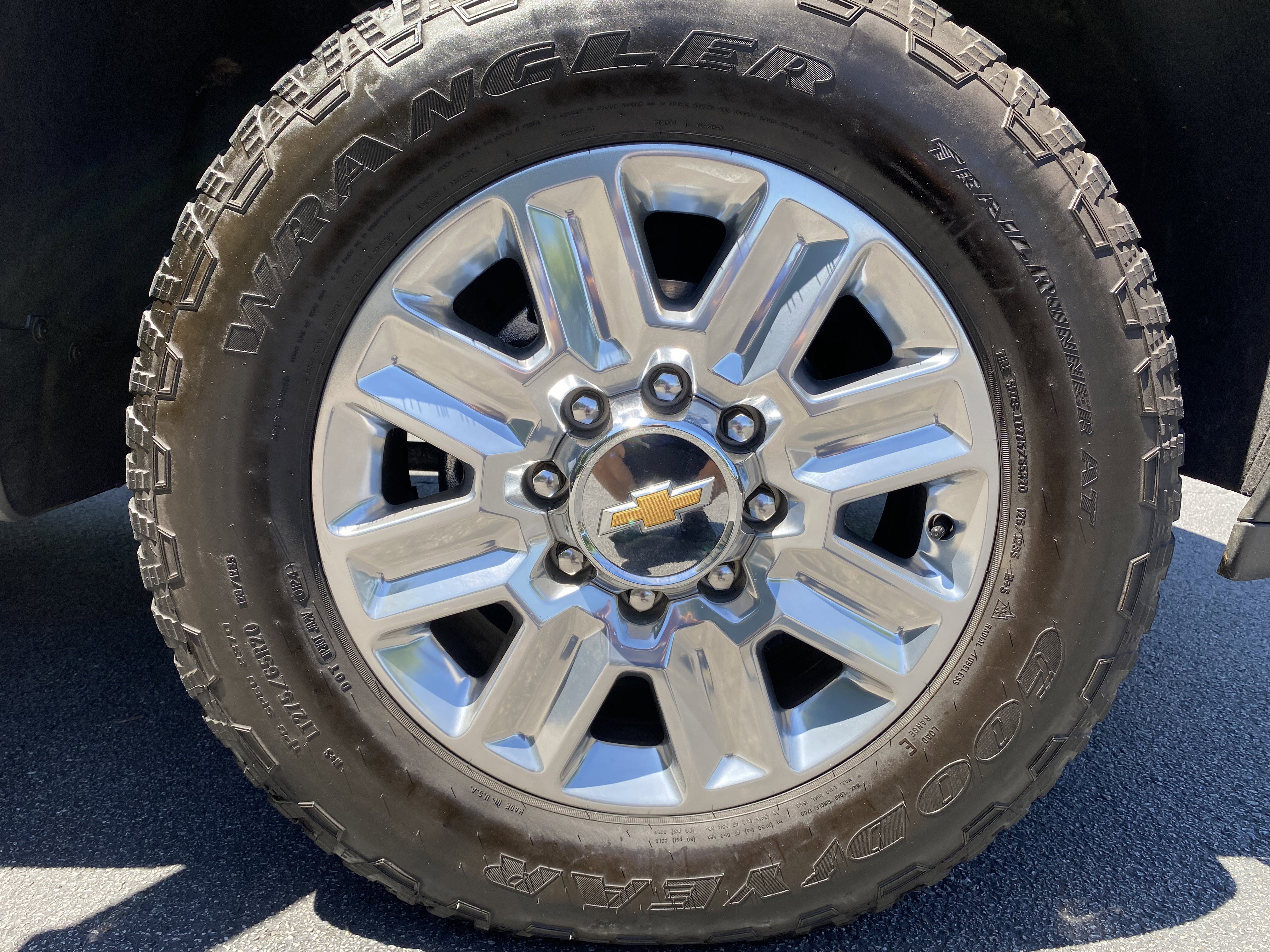 Used 2024 Chevrolet Silverado 2500 High Country w/ Technology Package AWD/4WD image 13