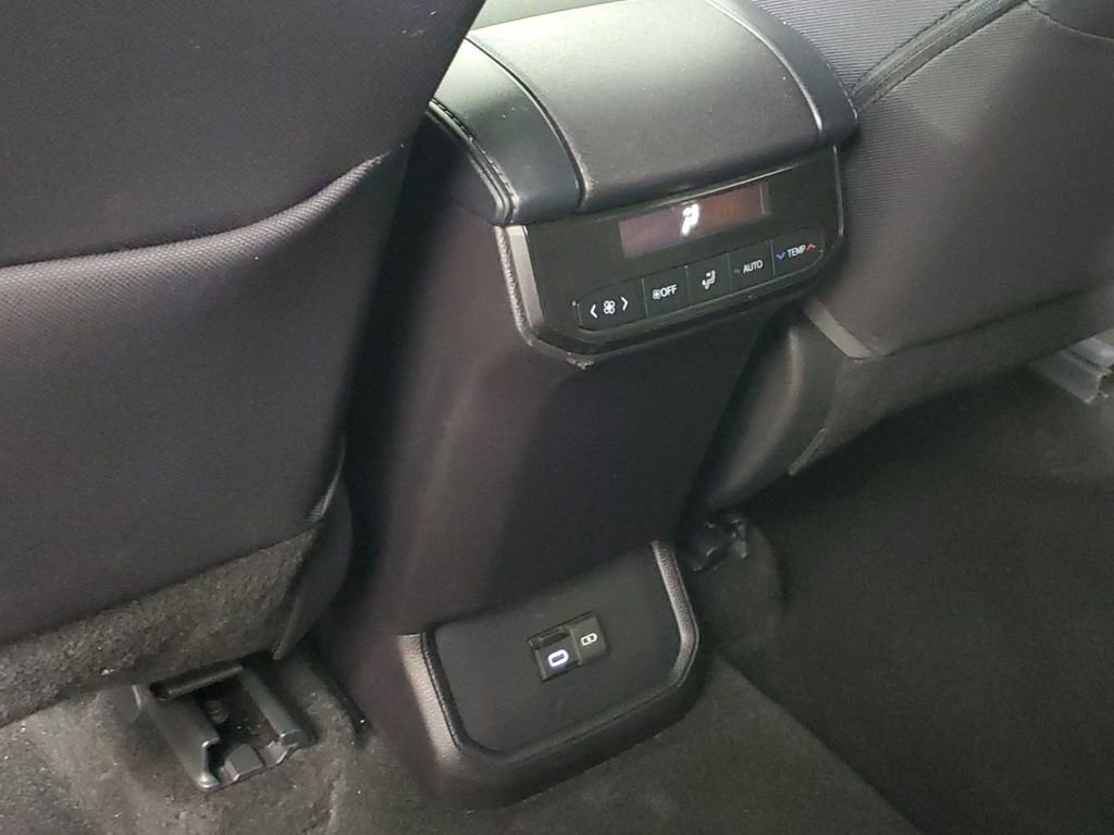 Used 2023 Toyota Highlander LE image 29