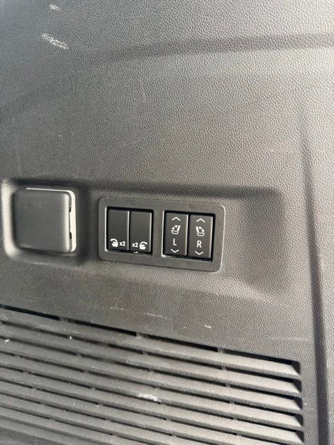 Used 2022 Chevrolet Suburban High Country image 25