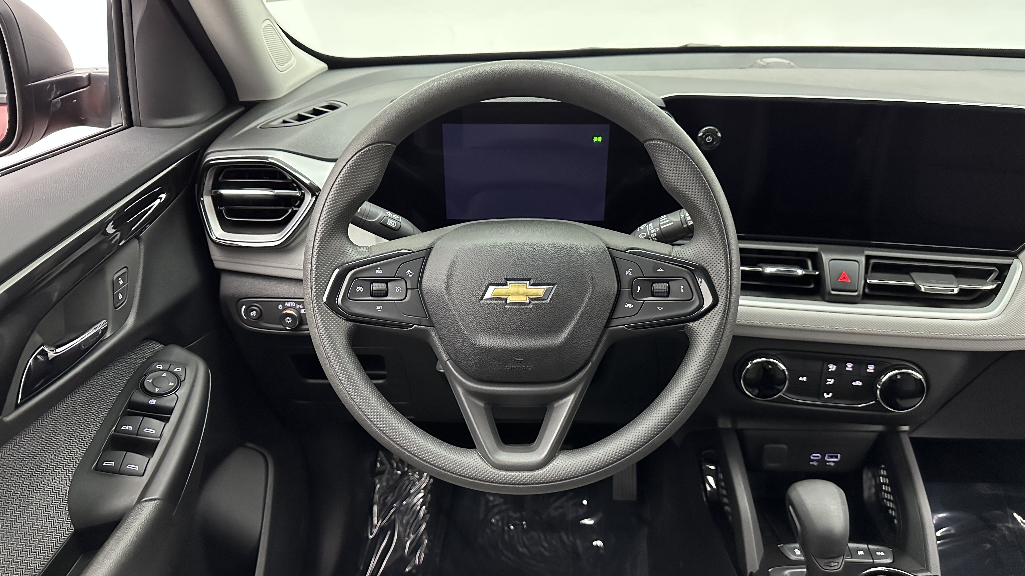 Used 2025 Chevrolet TrailBlazer LS AWD/4WD image 21