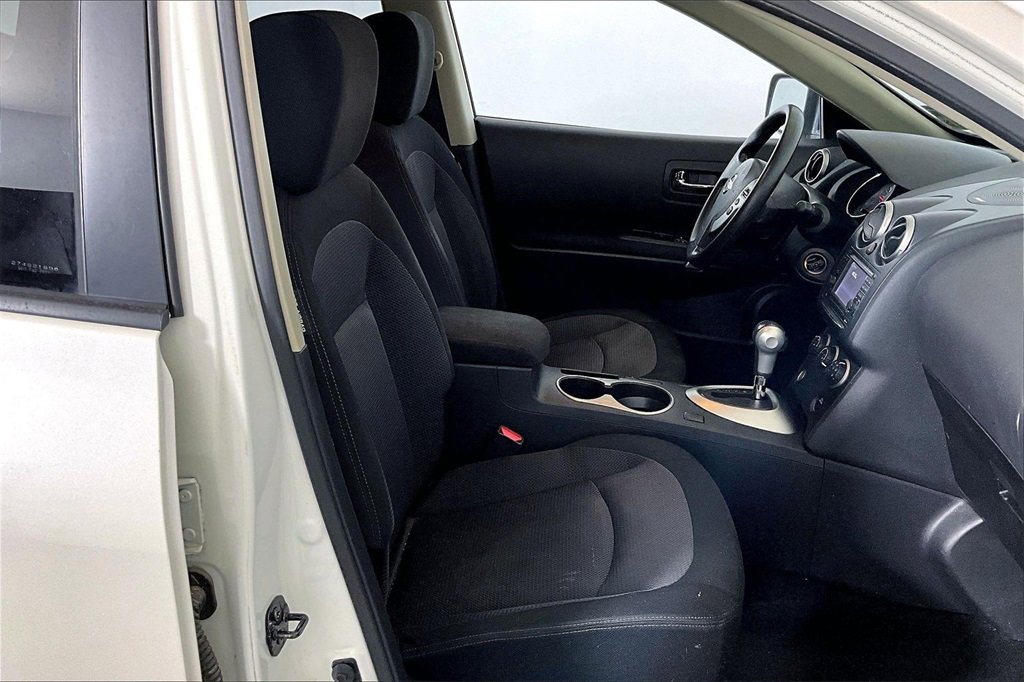 Used 2013 Nissan Rogue SV w/ Premium Pkg image 6