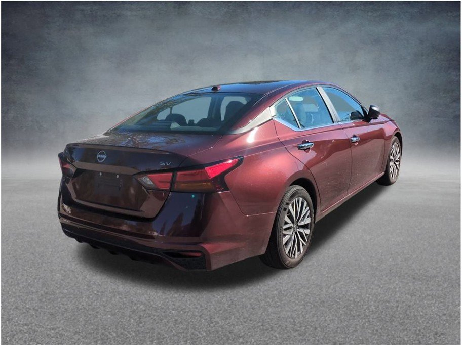 Used 2024 Nissan Altima 2.5 SV image 7