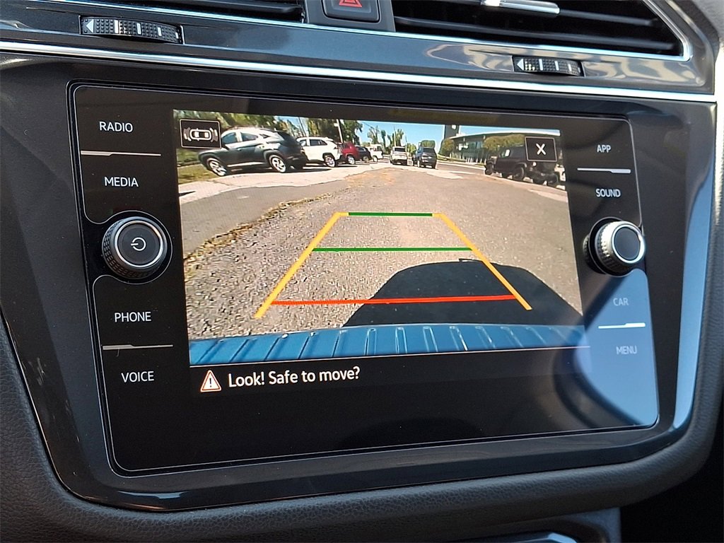 Used 2022 Volkswagen Tiguan SE image 17