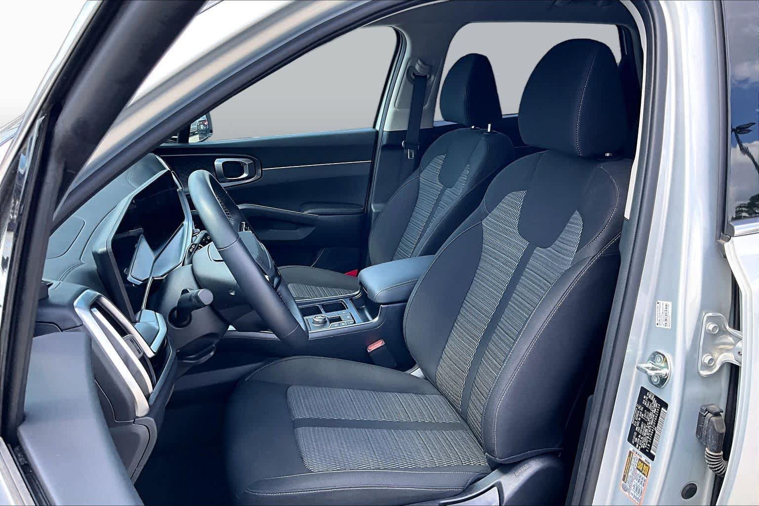 Certified 2026 Kia Sorento LX FWD image 8