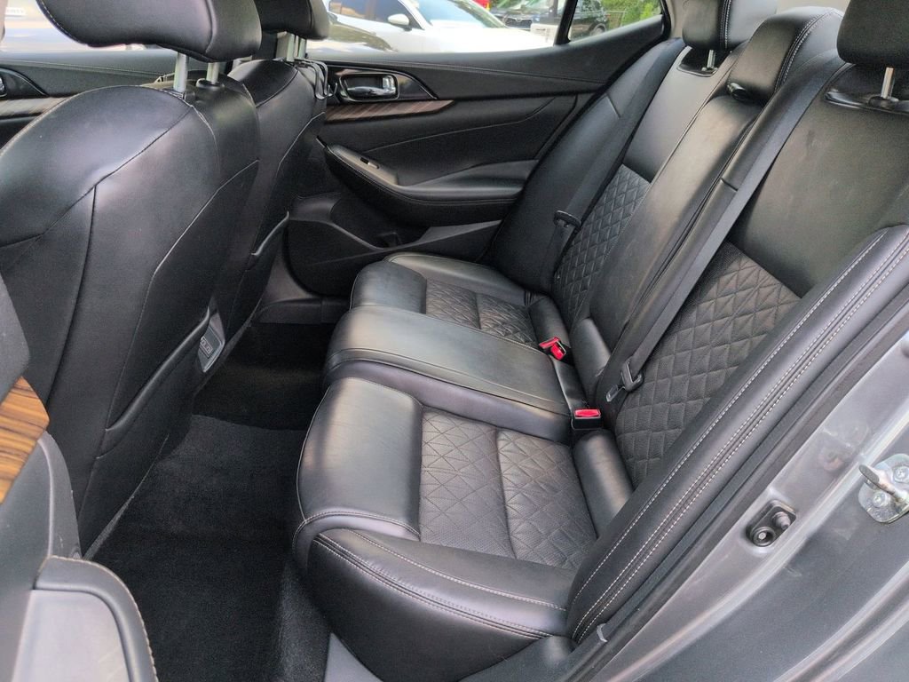 Used 2018 Nissan Maxima Platinum FWD image 12