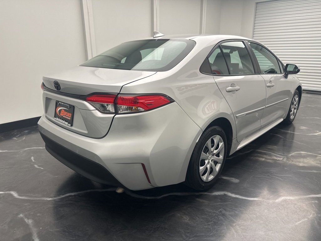 Used 2023 Toyota Corolla LE image 3