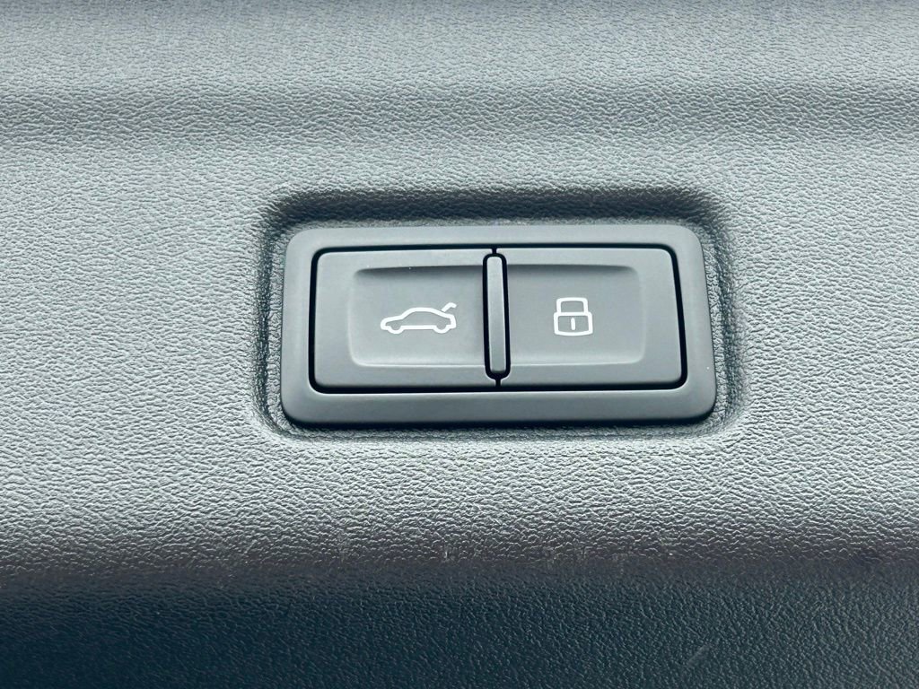 Used 2025 Audi Q6 e-tron Premium Plus w/ Premium Plus image 56