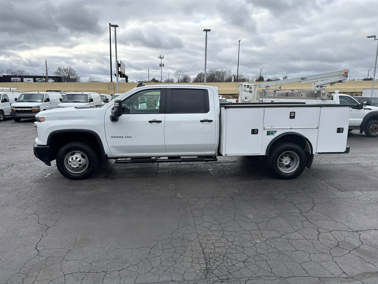 Used 2025 Chevrolet Silverado 3500 W/T w/ WT Convenience Package image 5