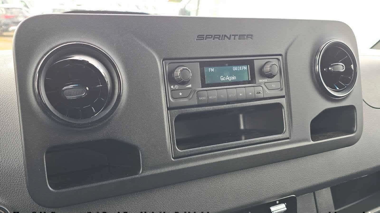Used 2025 Mercedes-Benz Sprinter 2500 image 33
