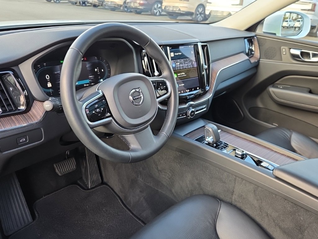 Certified 2023 Volvo XC60 B5 Plus image 7