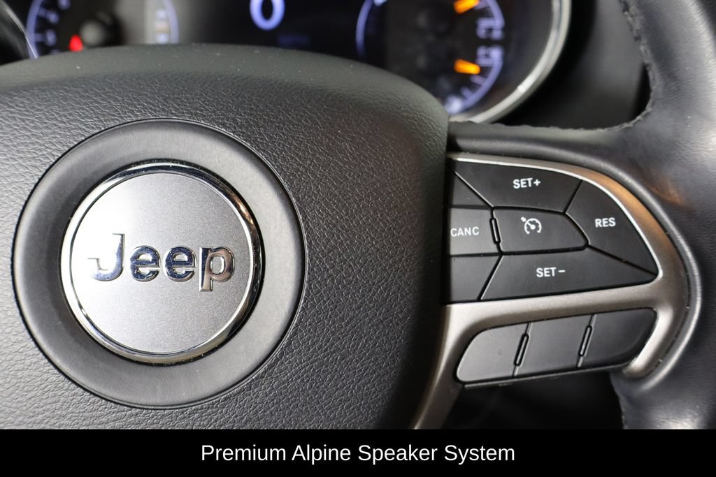 Used 2020 Jeep Grand Cherokee Laredo w/ Laredo X Package RWD image 10